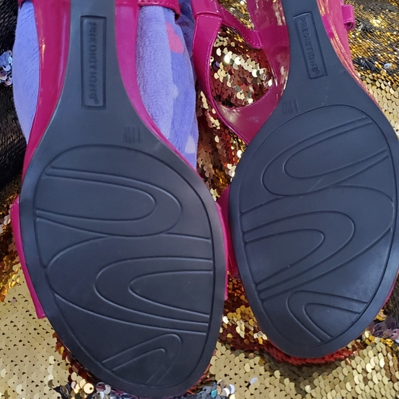 Gently used lived loved comfortable stylish Wedges pillow not included - Picture 4 of 10